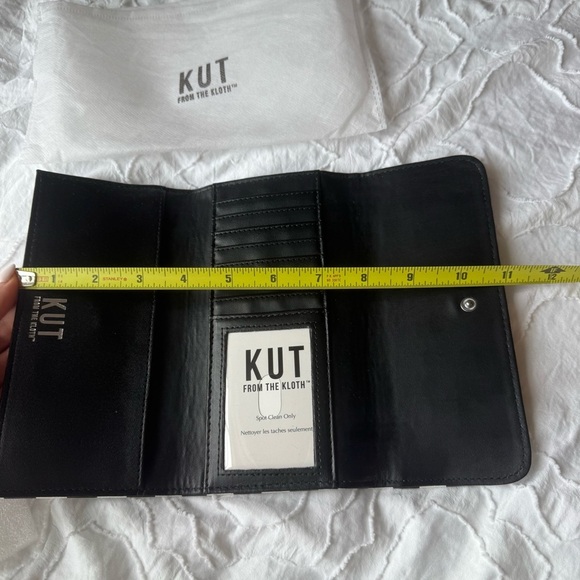 Kut from the Kloth Monochrome Striped Wallet Black and White Fold Out - Picture 6 of 7